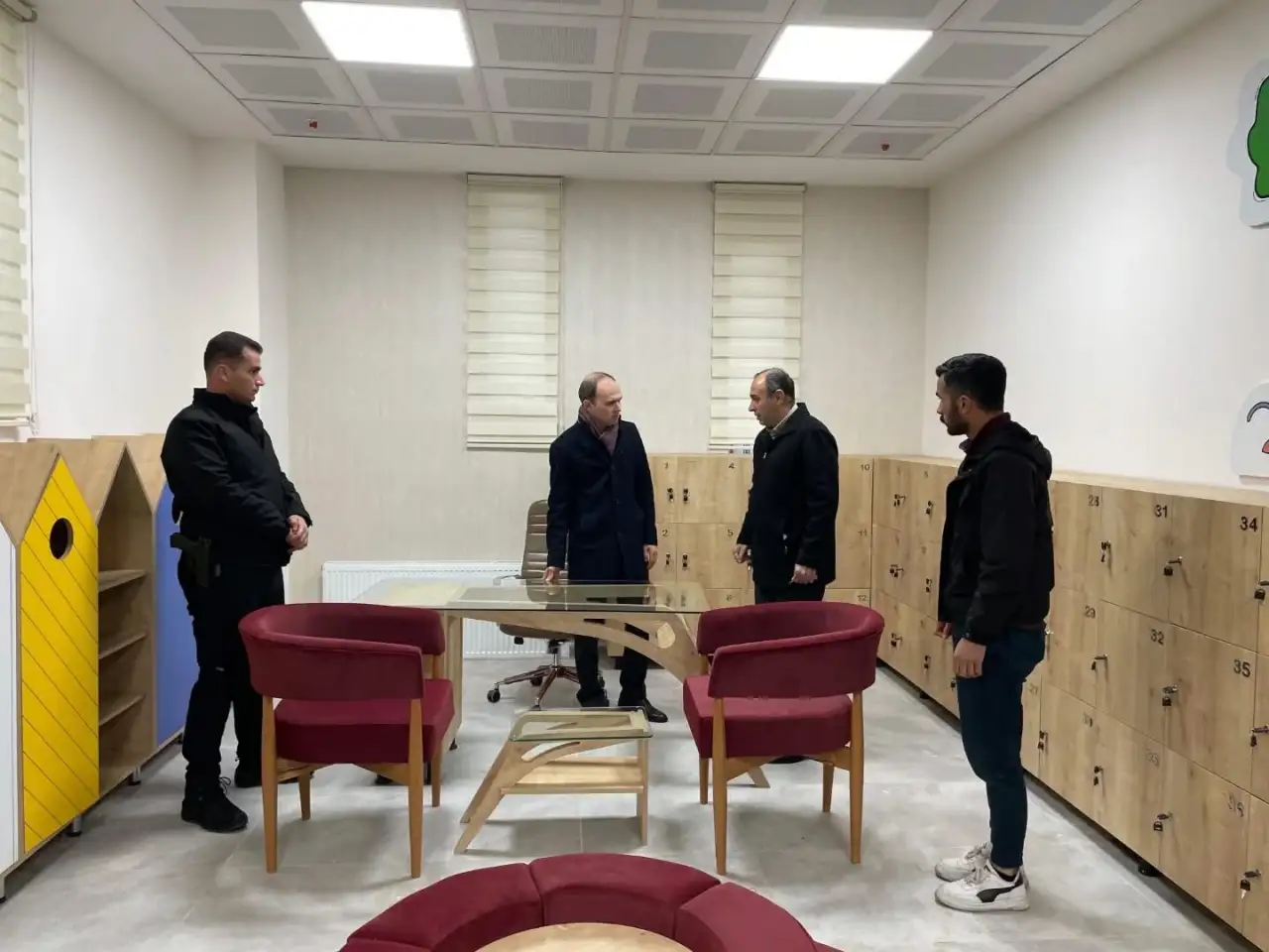 Siverek&rsquo;in Bilgi Hazinesine Modern Dokunuş: Kaymakam Salih Sak Yeni K&uuml;t&uuml;phaneyi İnceledi