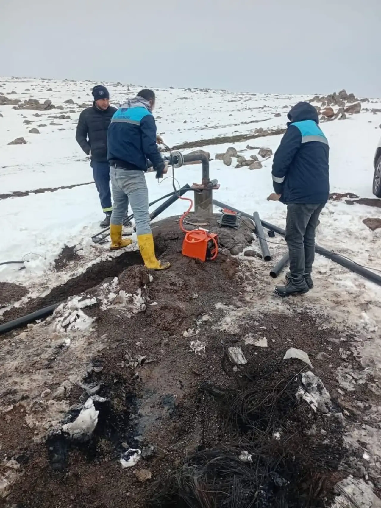 Siverek&rsquo;in Kar Beyazında Su N&ouml;beti: ŞUSKİ Ekiplerinden Dağbaşı&rsquo;nda Kesintisiz Hizmet!