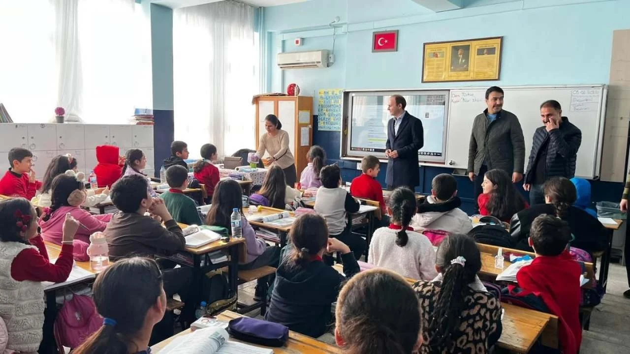 Siverek Kaymakamı Salih Sak Mehmet&ccedil;ik İlkokulu&rsquo;nda &Ouml;ğrencilerle Buluştu