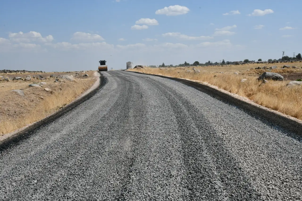 Siverek Kırsalında Ulaşım Kalitesini Artıran Asfalt Seferberliği