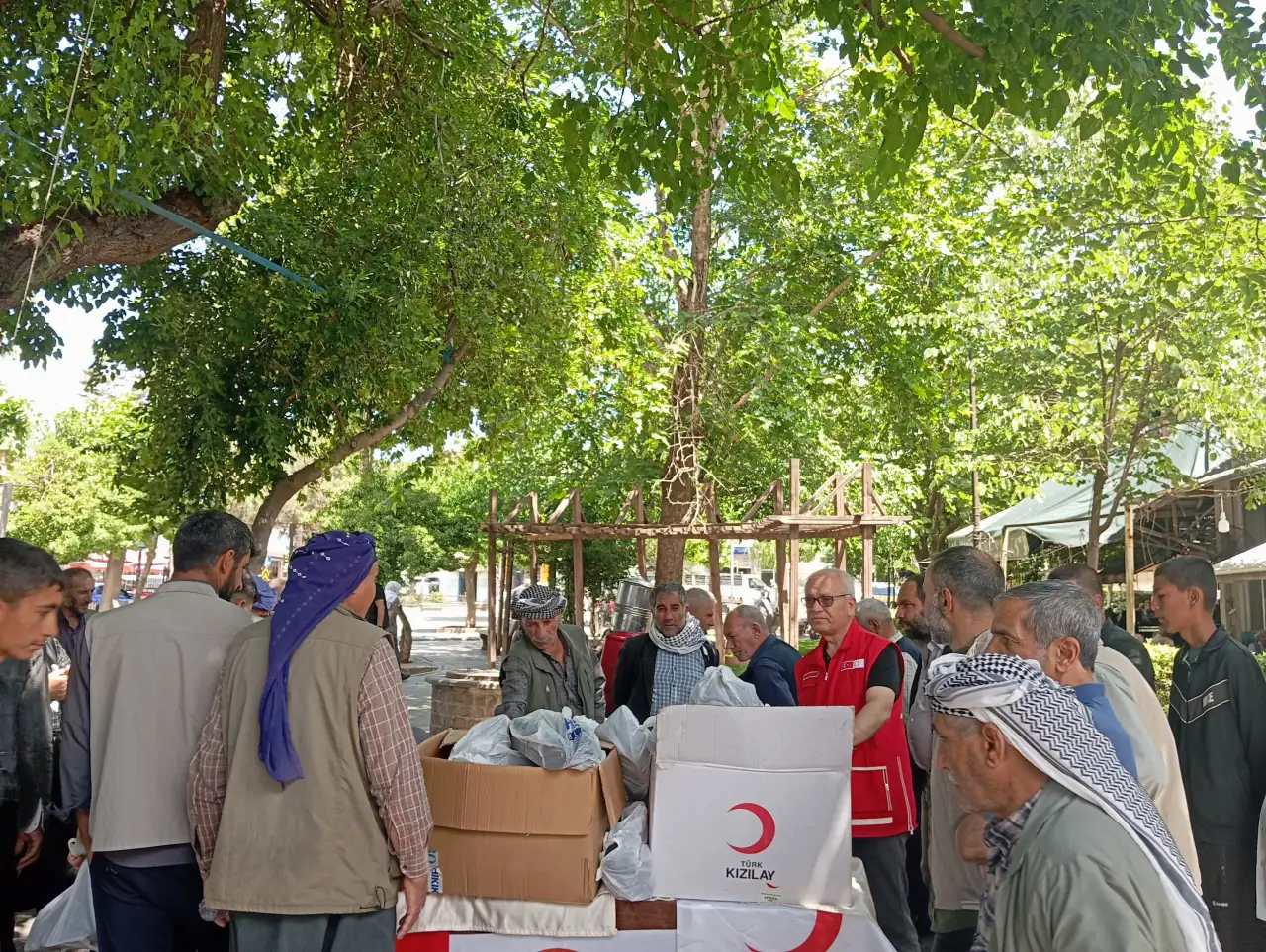 Siverek Kızılay’dan Bayramlık Sevinci