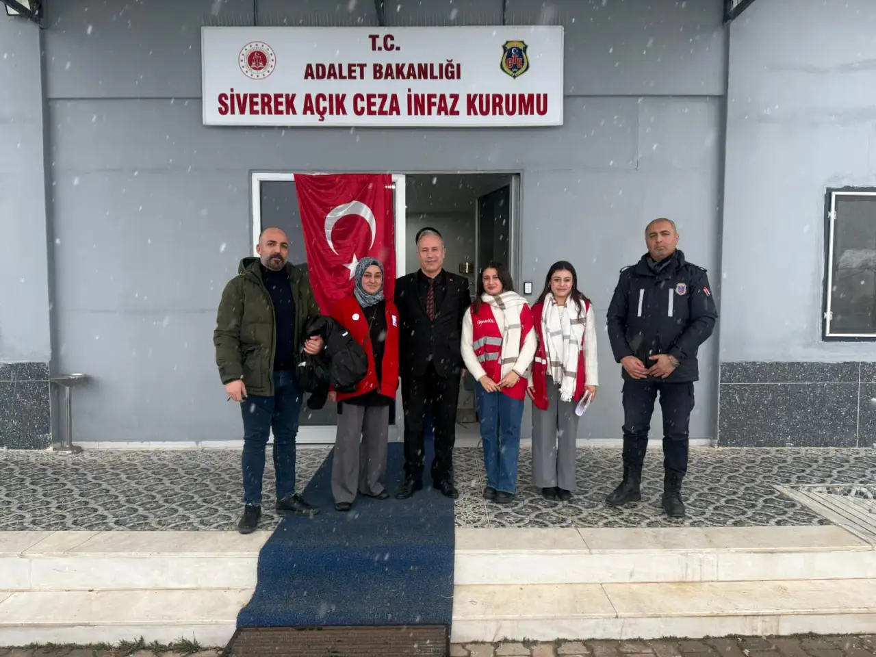 Siverek Kızılay&rsquo;dan D&ouml;rt Duvar Arasına Şefkat Eli