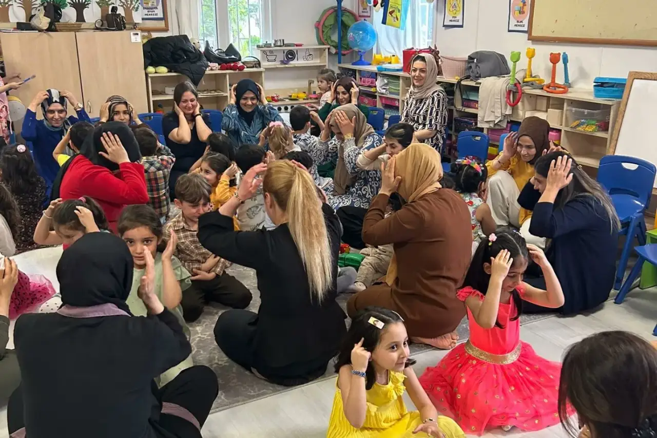 Siverek Mehmetcik İlkokulu'nda Anlamlı Anneler Günü Kutlaması