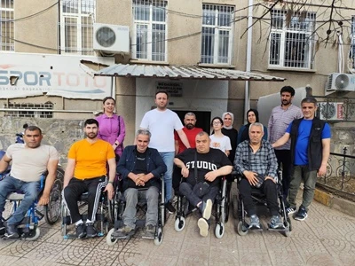 Siverek Sosyal yardımlaşma ve Dayanışma Vakıf Müdürü Enver Akçiçek’ten Siverek Engelliler Basketbol Kulübü’ne Anlamlı Ziyaret