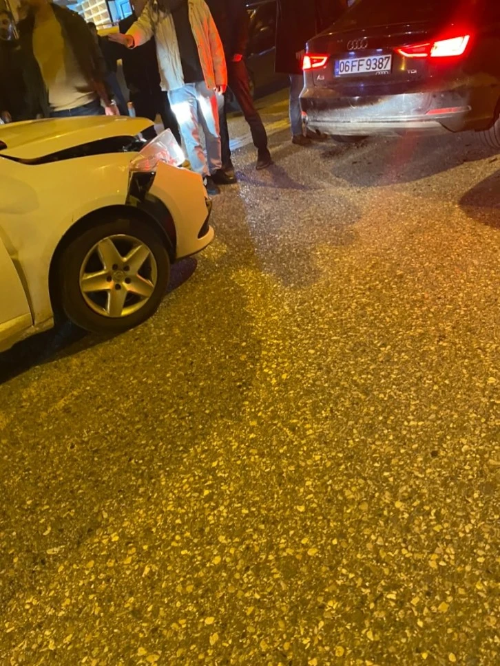 Siverek'te Akşam Saatlerinde Meydana Gelen Kaza Maddi Hasara Yol Açtı