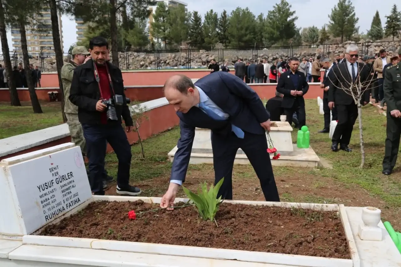 Siverek&rsquo;te Destansı Anma: 18 Mart Şehitleri İ&ccedil;in Tek Y&uuml;rek Olundu!