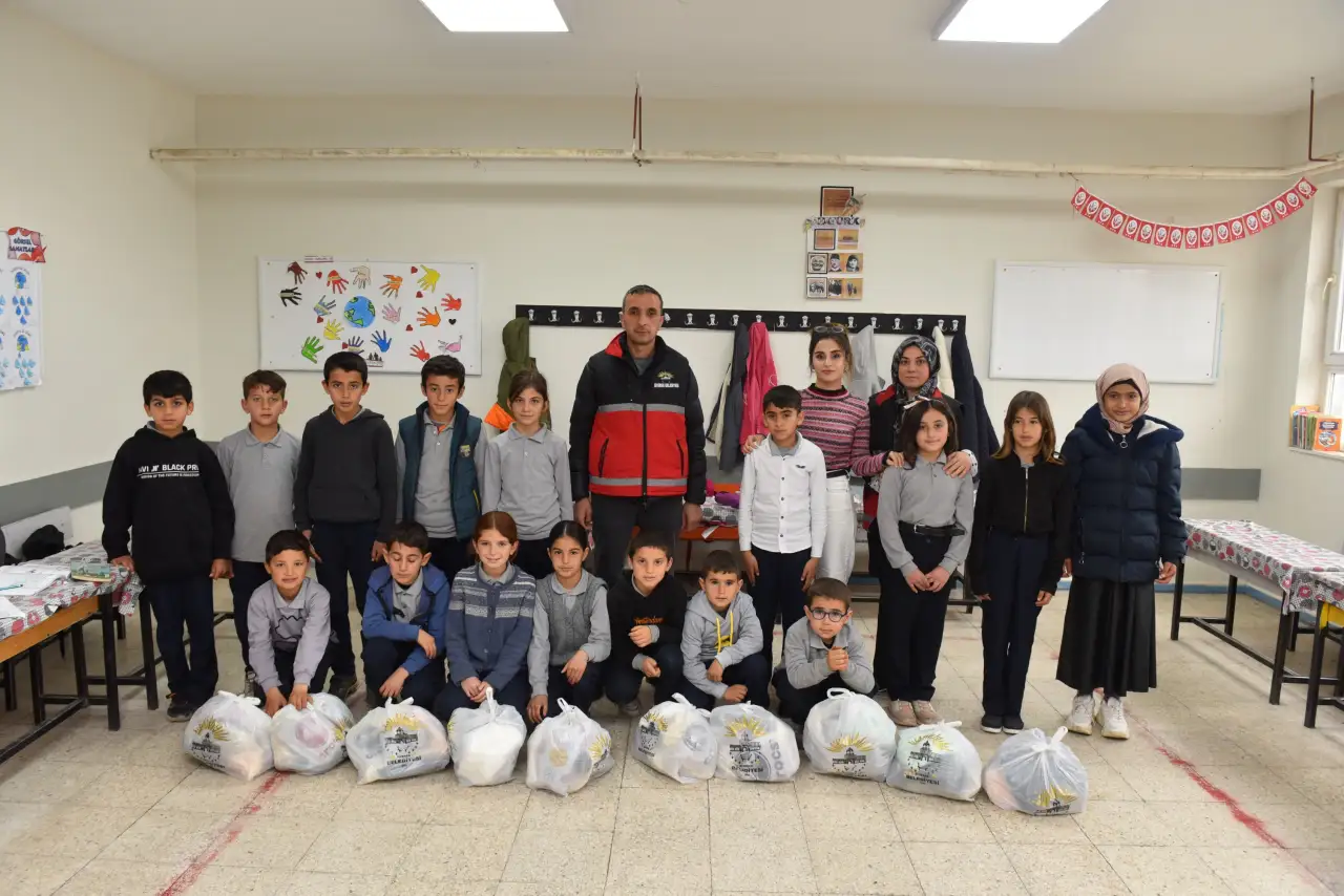 Siverek&rsquo;te Eğitimde G&ouml;n&uuml;l K&ouml;pr&uuml;s&uuml;: Dezavantajlı &Ouml;ğrencilere Belediye Desteği!