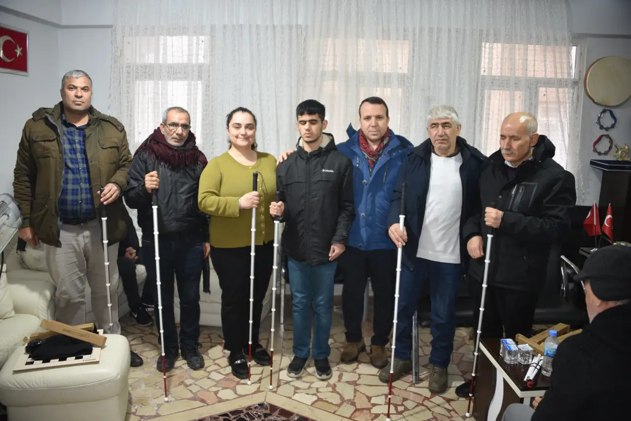 Siverek&rsquo;te Engel Tanımayan Buluşma: Beyaz Baston &Ouml;zg&uuml;rl&uuml;ğ&uuml;n Simgesi Oldu!