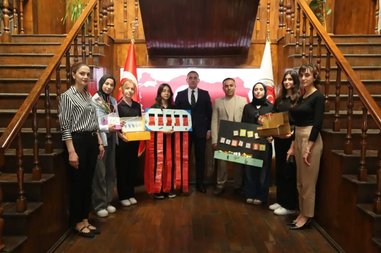 Siverek'te Fen Lisesi Öğrencilerinden Kaymakam Aydemir'e "Oku-Yap" Projesi Ziyareti