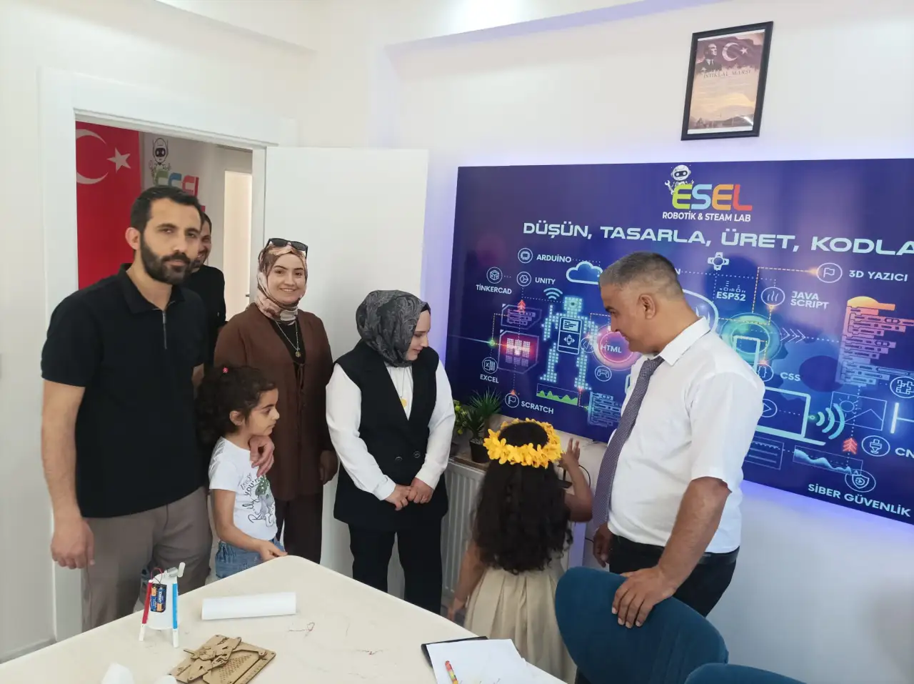 Siverek&rsquo;te Geleceğin Mucitleri Yetişiyor: ESEL Robotik Kodlama &amp; STEAM Lab Merkezi Kapılarını A&ccedil;tı