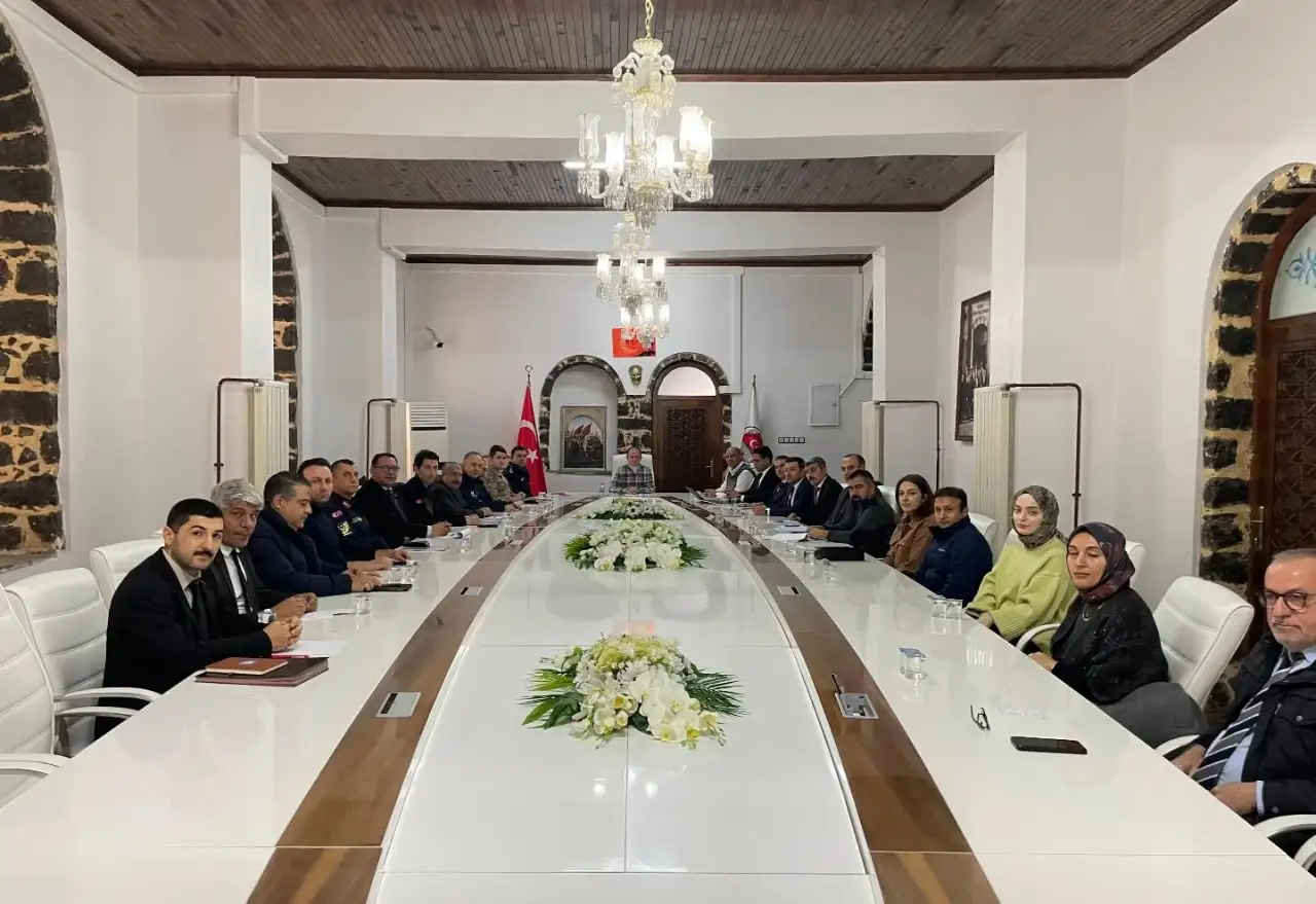 Siverek&rsquo;te Geleceğin Vizyonu Masaya Yatırıldı: Kaymakam Salih SAK Başkanlığında Kritik Zirve!