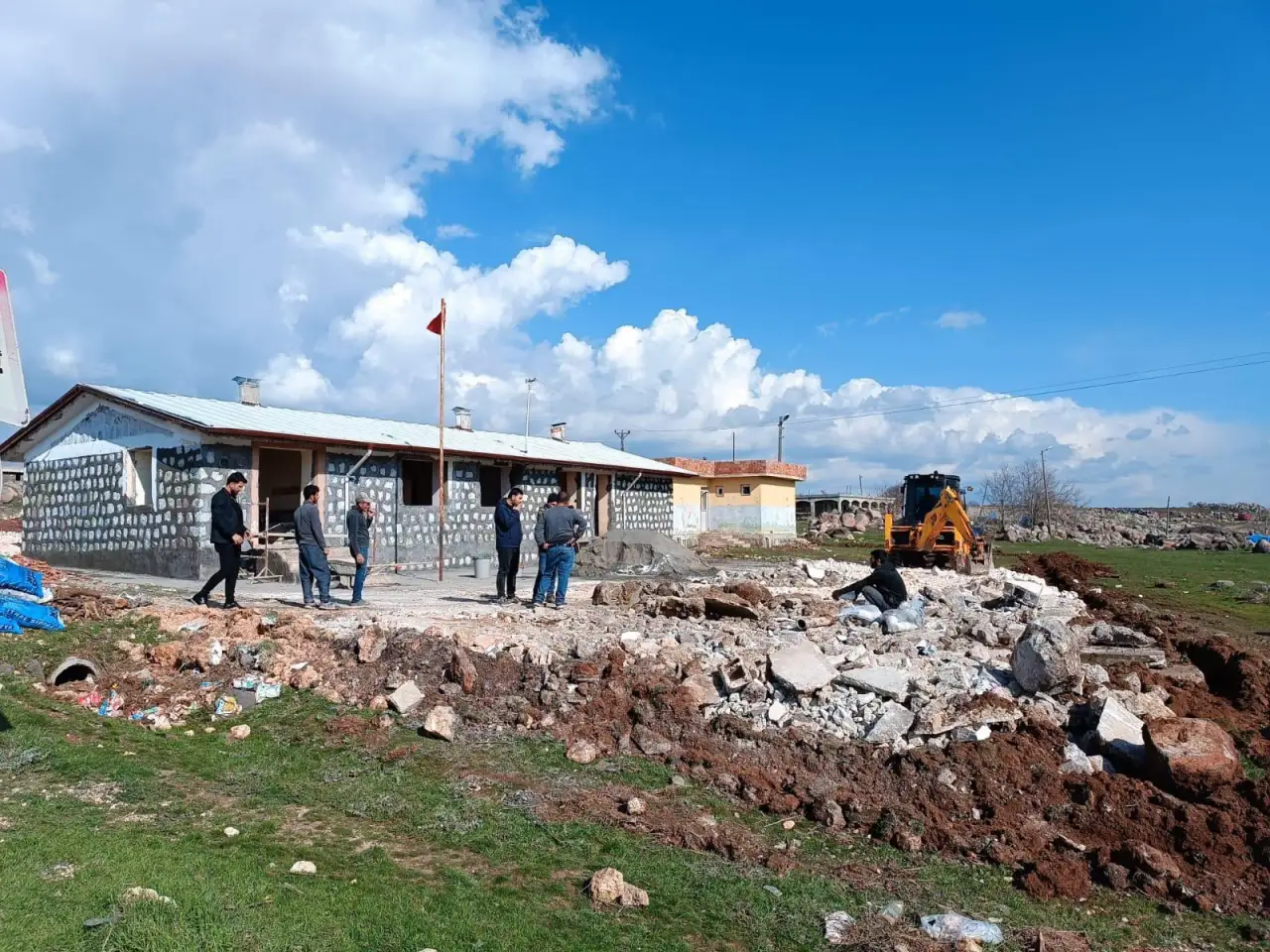 Siverek'te Kırsal Mahallelerdeki Okulların Onarım Çalışmaları İncelendi