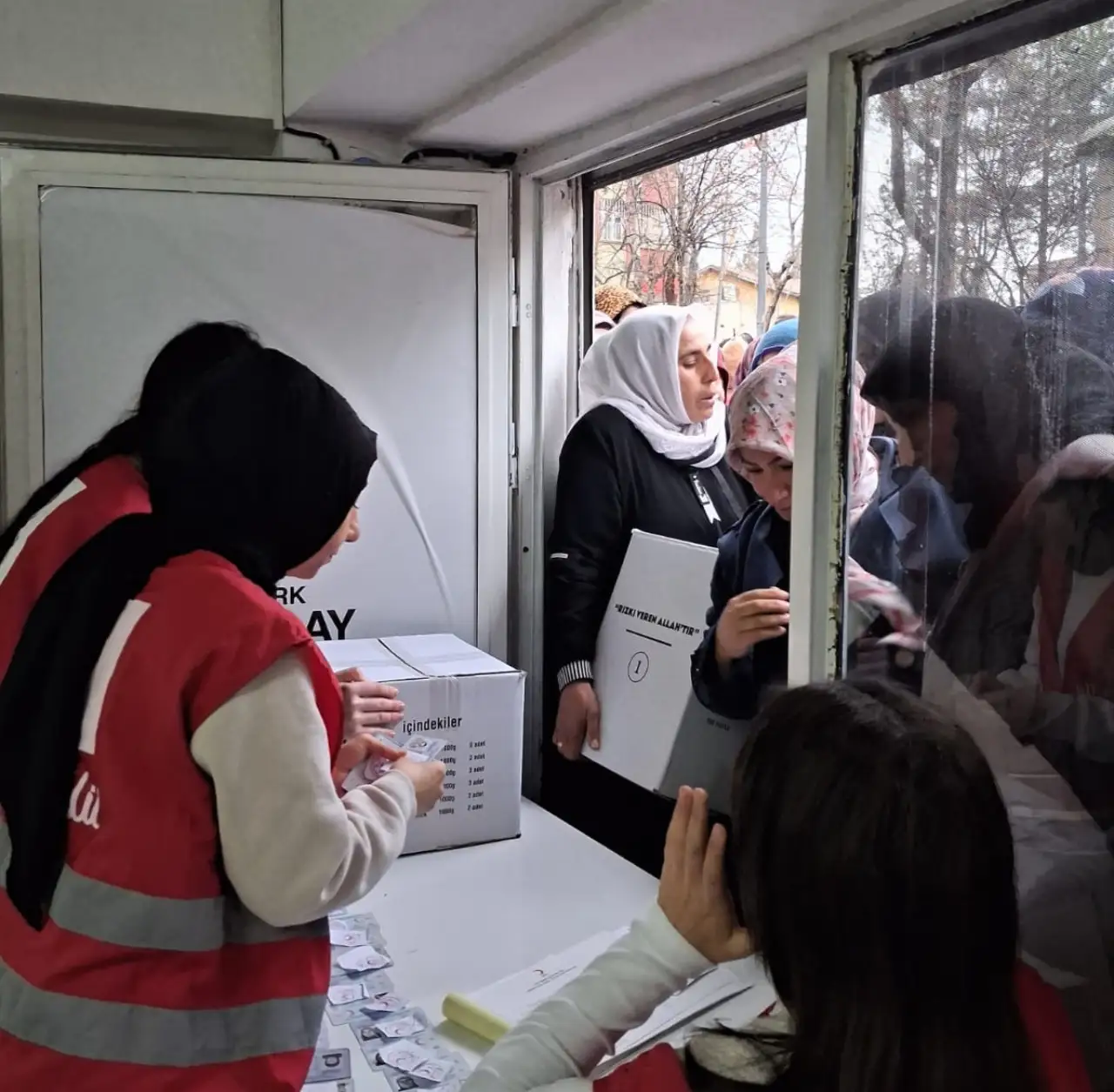 Siverek&rsquo;te Kızılay Şefkati: Mehmet Sırrı Karahanlı ve Ekibinden G&ouml;n&uuml;l K&ouml;pr&uuml;leri