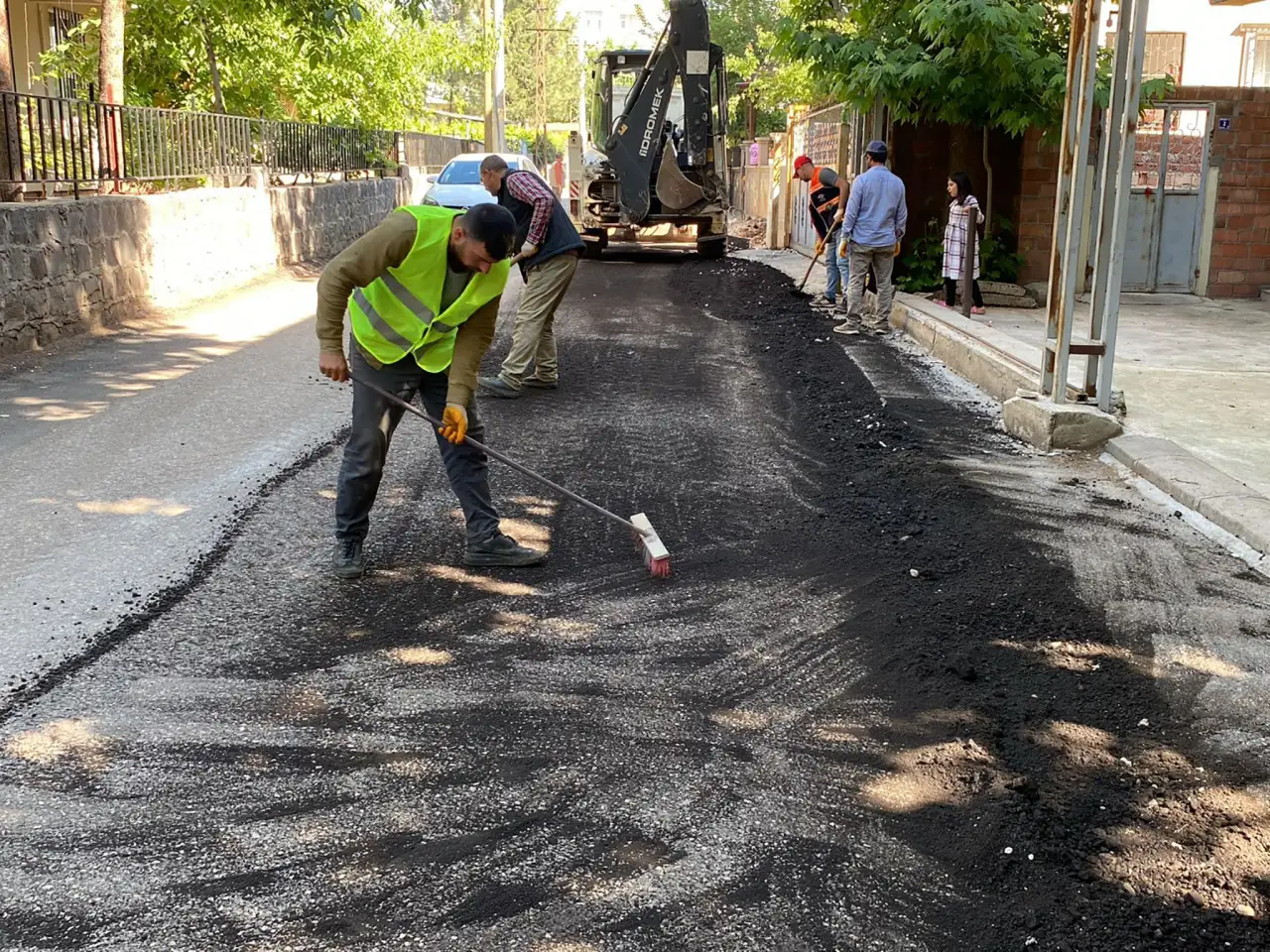 Siverek’te Üstyapı Çalışmaları Hız Kesmeden Devam Ediyor