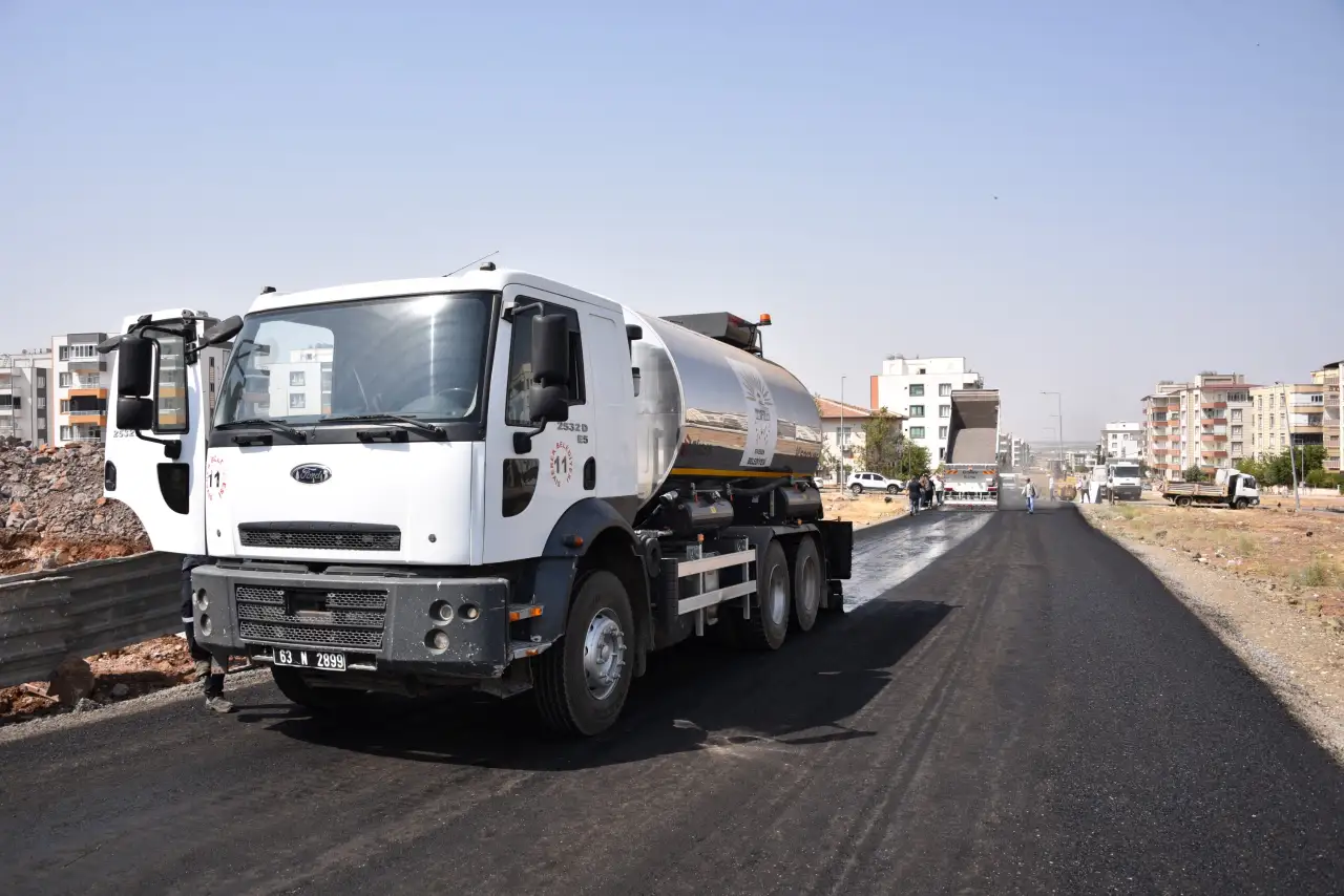 Siverek’te Yeni Araçlarla Yol Seferberliği hız Kazandı