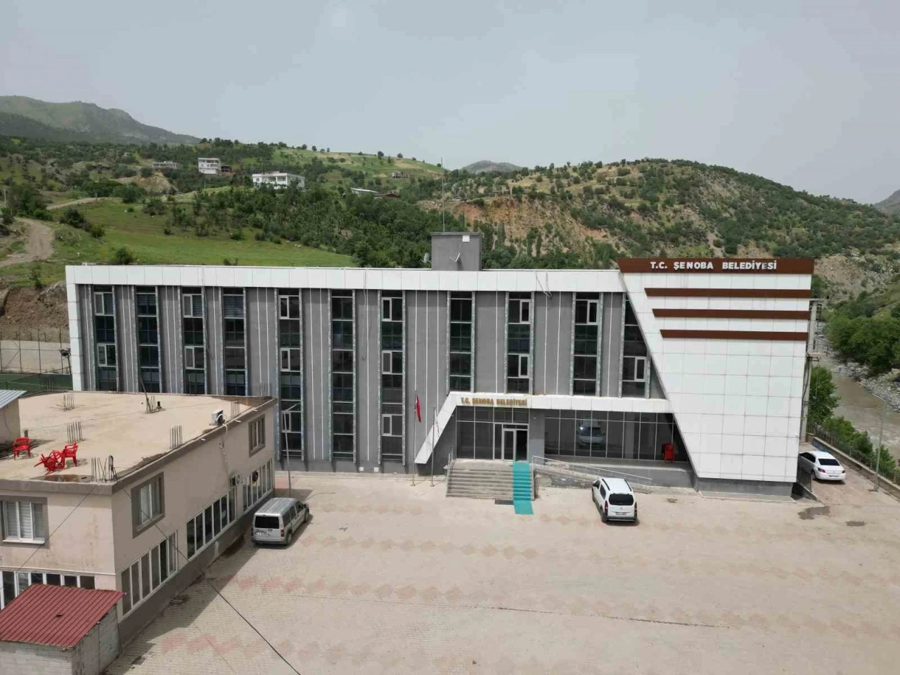 Toprak Yollar Tarihe Karışıyor: Belediyeden Kilitli Parke Hamlesi