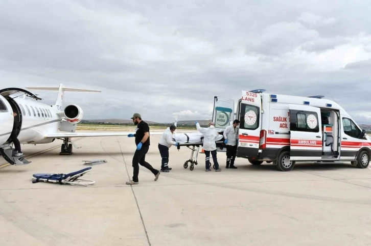 Umre Ziyaretinden Hastalıkla Dönen Vatandaş Ambulans Uçakla Türkiye'ye Getirildi