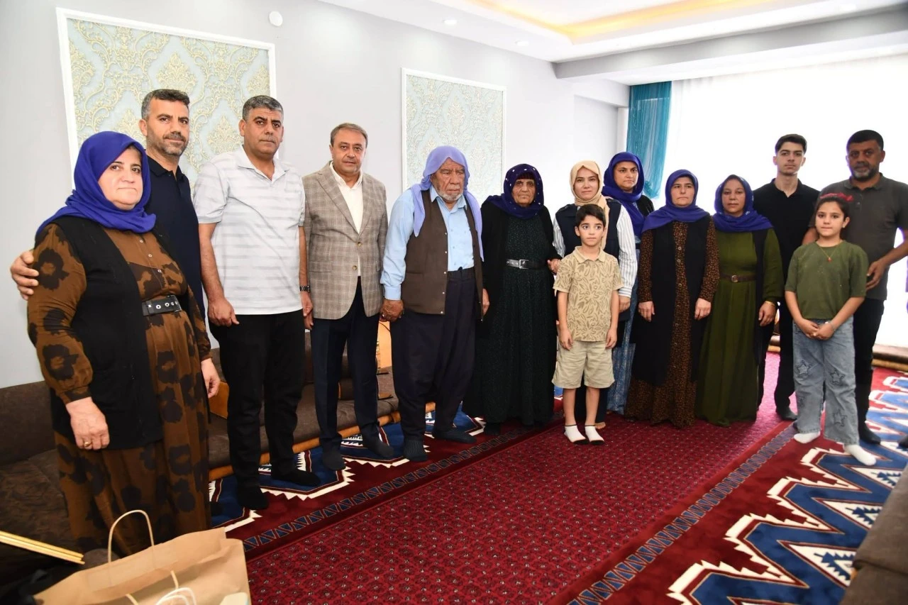 Vali Şıldak'tan Babalar G&uuml;n&uuml;nde Anlamlı Ziyaret
