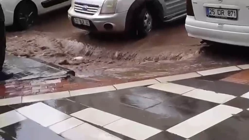 10 Dakikada Felakete Yol Açan Yağış!