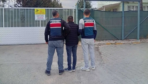 12 Yıl Cezayla Aranan Uyuşturucu Hükümlüsü Saklandığı Yerde Yakalandı