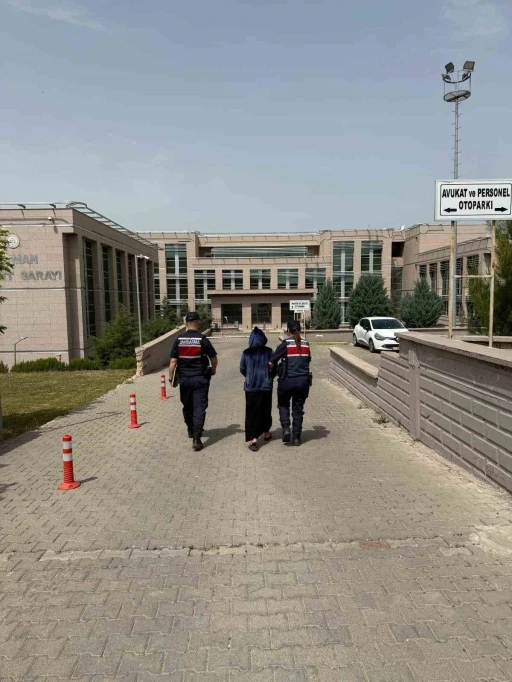 30 Suç Kaydı Bulunan Kadın JASAT Operasyonuyla Yakalandı