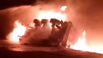 Adana'da Akaryakıt Tankeri Devrildi, Sürücü Yaralandı