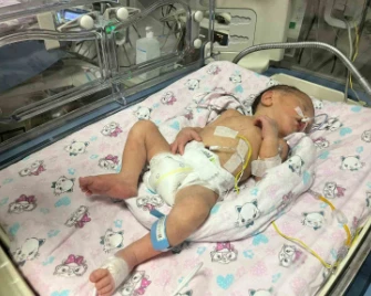Adana'da Trajik Kazadan Sonra Bir Hayat Mücadelesi: Anneden Sezaryenle Alınan Bebek Sağlığına Kavuşuyor