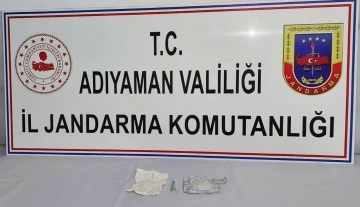 Adıyaman'da Araçta Uyuşturucu Operasyonu: İki Gözaltı