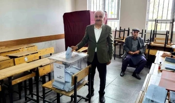Adıyaman'da Belediye Başkan Adayları Oy Kullanma İşlemi Gerçekleştirdi