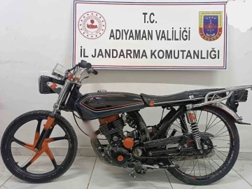 Adıyaman'da Çalıntı Motosikletle Kaçış Macerası Jandarmanın Dikkatiyle Son Buldu