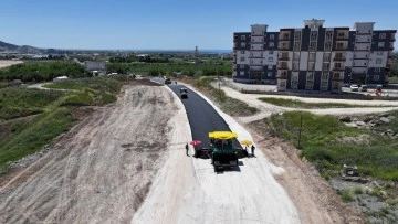 Adıyaman'da Deprem Sonrası Asfalt Serim Çalışmaları Hızla Devam Ediyor