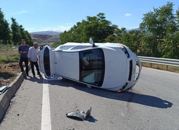 Adıyaman'da Kontrol Kaybı: Direksiyon Hakimiyetini Kaybeden Otomobil Takla Attı