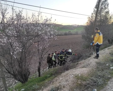 Adıyaman'da Kontrolden Çıkan Otomobil Şarampole Yuvarlandı: 1 Yaralı