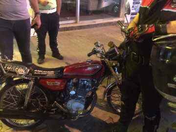 Adıyaman'da Nefes Kesen Kovalamaca: Çalıntı Motosikletle Kaçan Sürücü Yakalandı