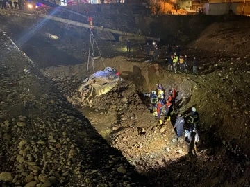 Adıyaman'da Otomobilin Dere Yatağına Düşmesi: Bir Polis Hayatını Kaybetti, Diğeri Yaralandı