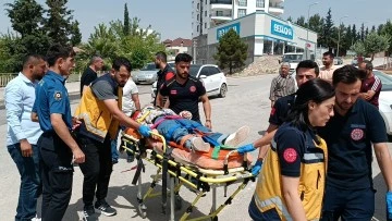 Adıyaman'da Otomobille Çarpışan Motosiklet Sürücüsü Ağır Yaralandı