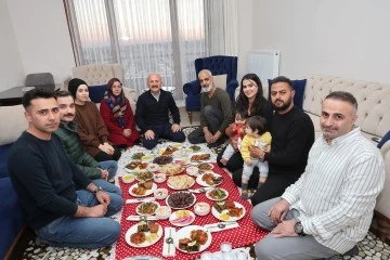 Adıyaman'daki Depremzedeler Yeni Konutlarında İlk İftarlarını Açtı