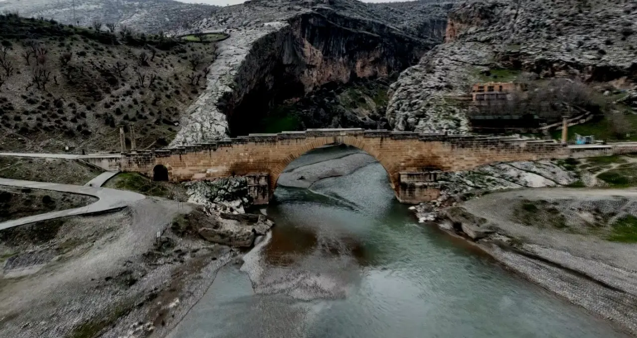 Adıyaman'daki Tarihi Cendere Köprüsü Depremlere Karşı Ayakta