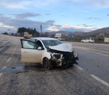 Adıyaman Gölbaşı'nda Trafik Kazası: Otomobil ile Tır Çarpıştı, 1 Yaralı