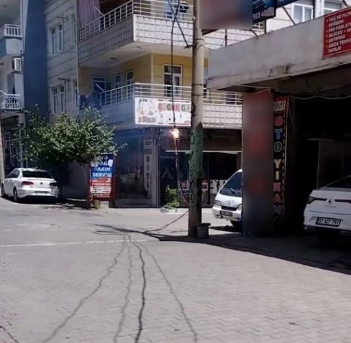 Adıyaman Kahta’da Kopan Elektrik Hattı Alev Aldı, Mahallede Korku Dolu Anlar Yaşandı