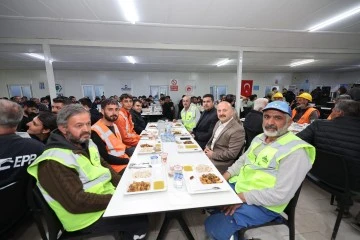 Adıyaman Valisi Varol, İnşaat İşçileriyle İftarda Buluştu