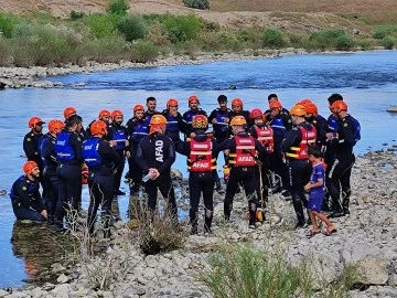 AFAD'dan Diyarbakır'da Su Üstü Arama Kurtarma Eğitimi