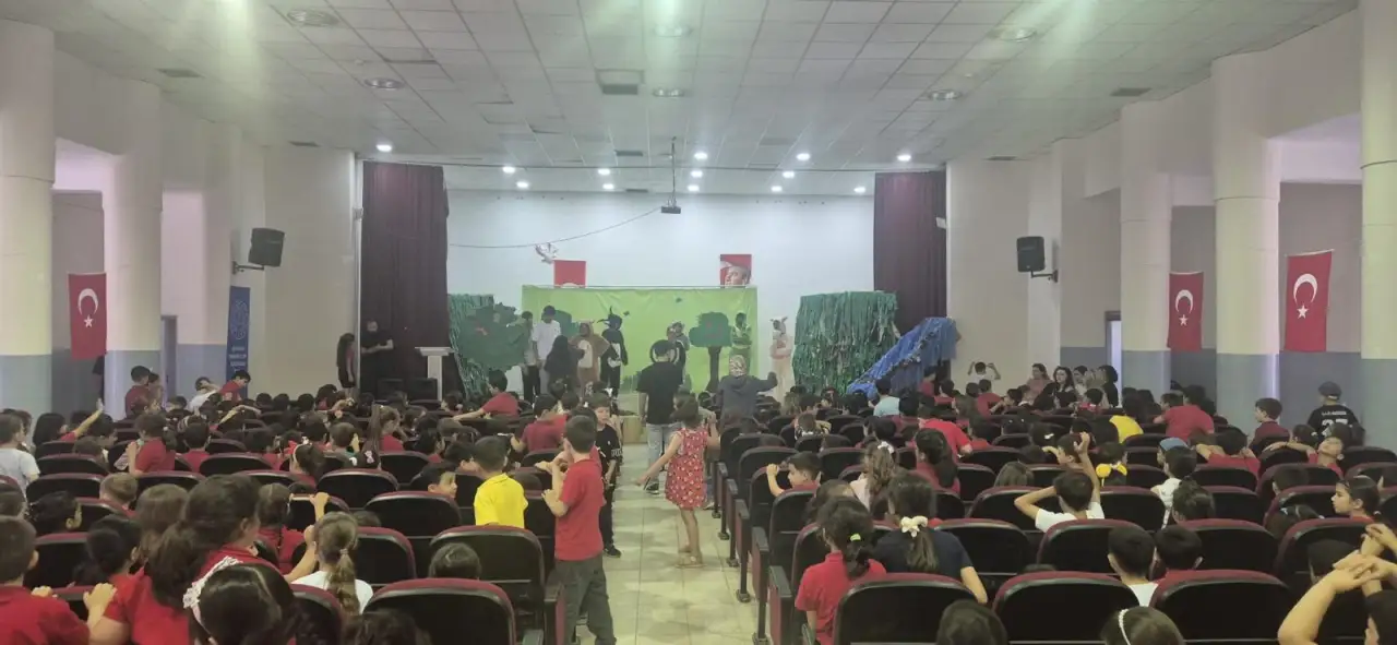 Ahmet Koyuncu MTAL Tiyatro Kul&uuml;b&uuml;&rsquo;nden &Ouml;ğrencilere Unutulmaz Sanat Buluşması