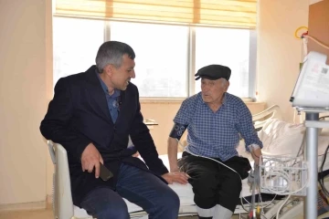 AK Parti Gölbaşı Belediye Başkan Adayı Hakan Toydaş'tan Hastane Ziyareti