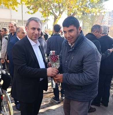AK Parti Siverek İlçe Başkanı Cengiz Özerenoğlu'ndan Engelliler Haftasında Anlamlı Jest
