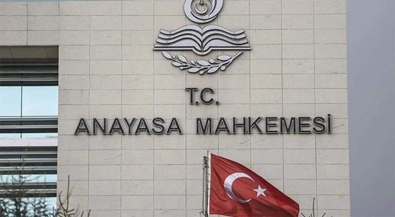 AYM'den Tarihi Karar: T&uuml;rkiye'de S&uuml;resiz Nafaka D&ouml;nemi Sona Erdi