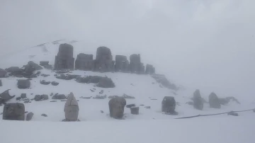 Baharın Ortasında Kış Masalı: Nemrut Dağı'nda Kar Sürprizi