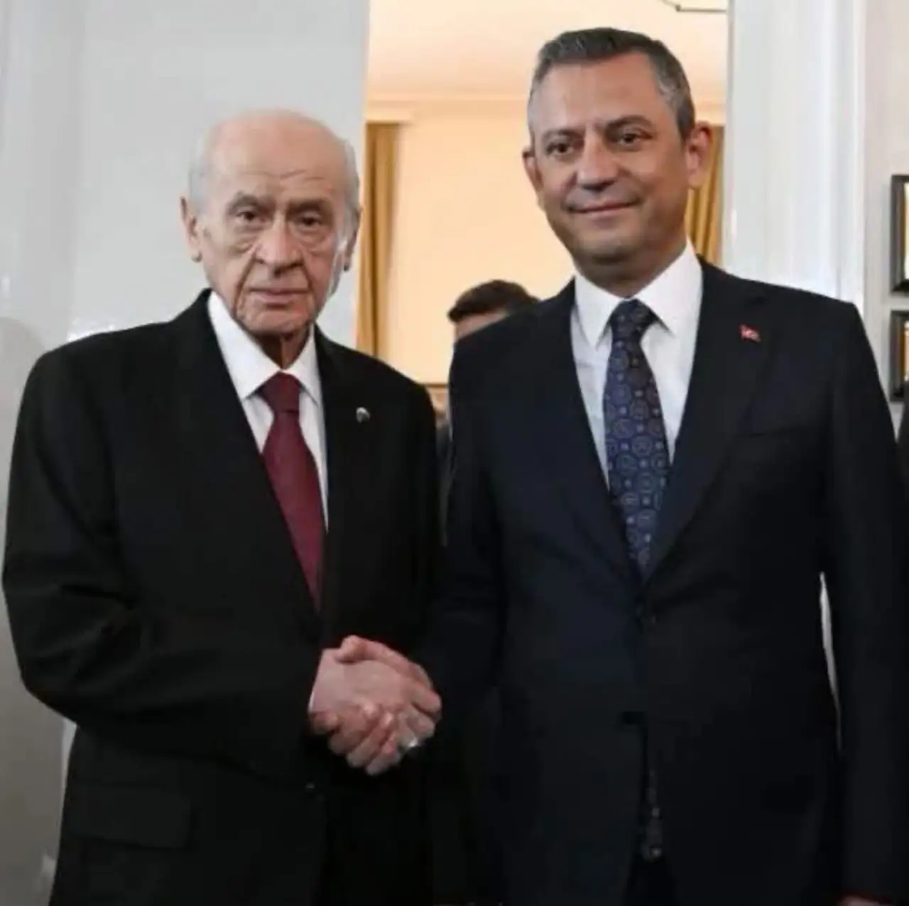 Bah&ccedil;eli&rsquo;den  Dikkat &Ccedil;eken  A&ccedil;ıklama &ldquo;&Ouml;zg&uuml;r &Ouml;zel&rsquo;in Hırpalanmasını Arzu Etmeyiz&rdquo;