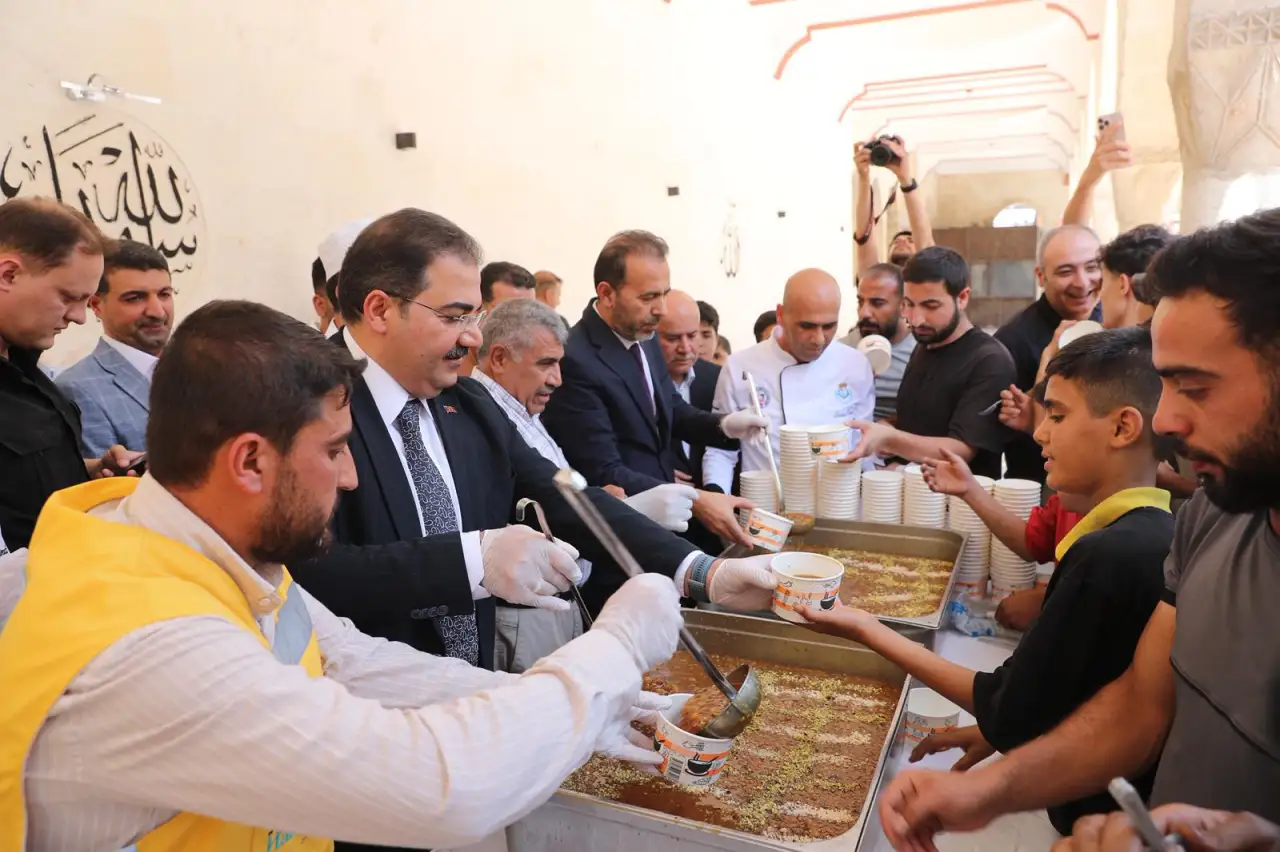 Başkan Canpolat, Muharrem Ayında Aşure Bereketini Vatandaşlarla Paylaştı