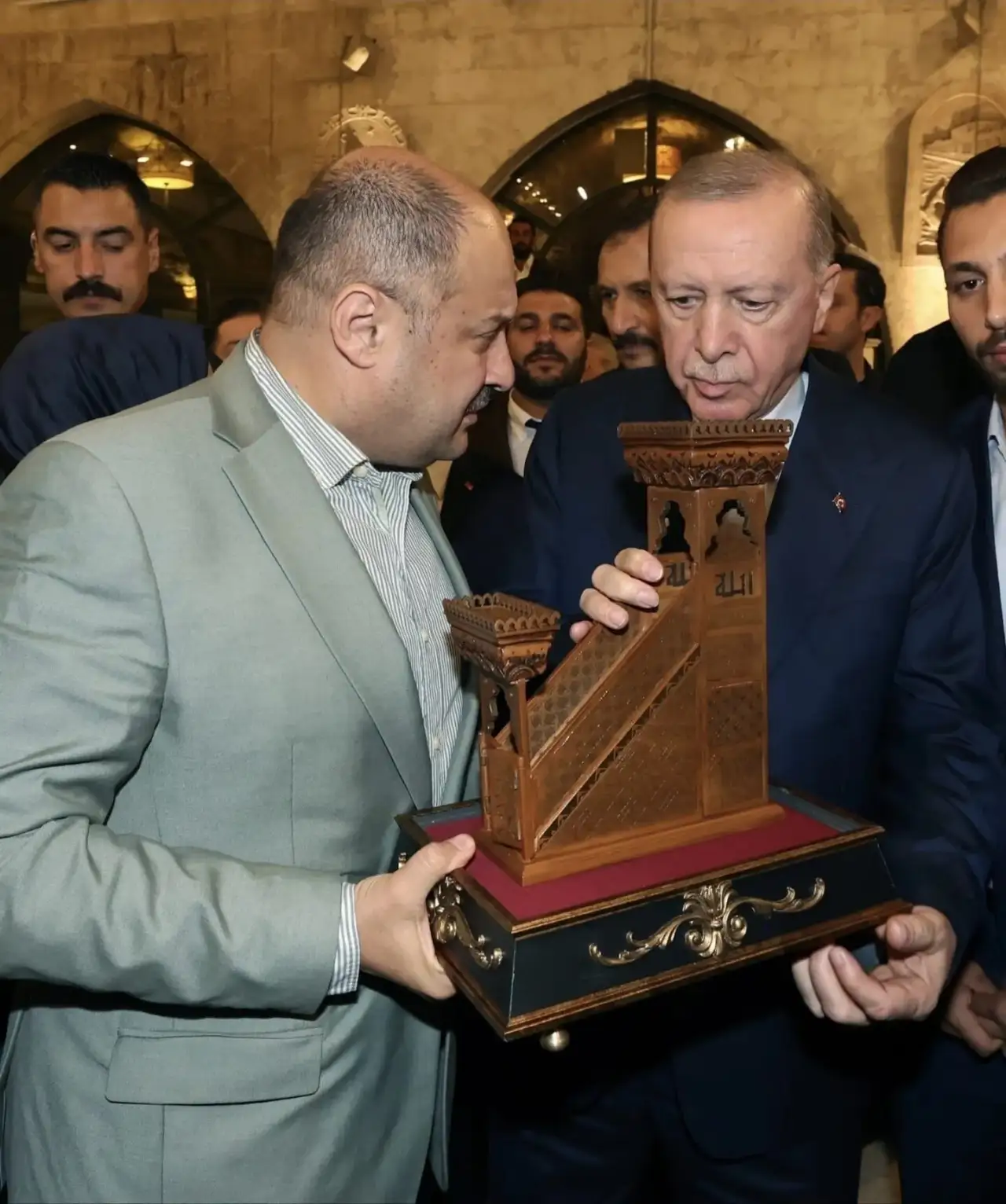 Başkan G&uuml;lpınar&rsquo;dan Cumhurbaşkanı Erdoğan&rsquo;a Anlamlı Mescid-i Aksa Minberi Hediyesi